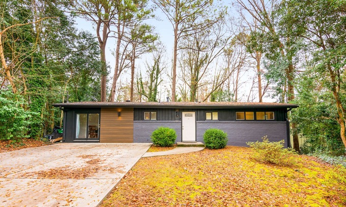Buford Highway House | Dog-Friendly Retreat with Cozy Fireplace & Large Deck