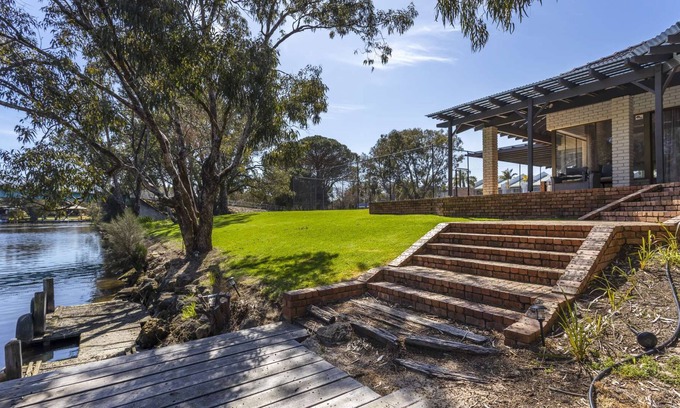 South Yunderup House | Renovated River Frontage with Private Jetty, Tennis Court, Pool Table. Free WIFI