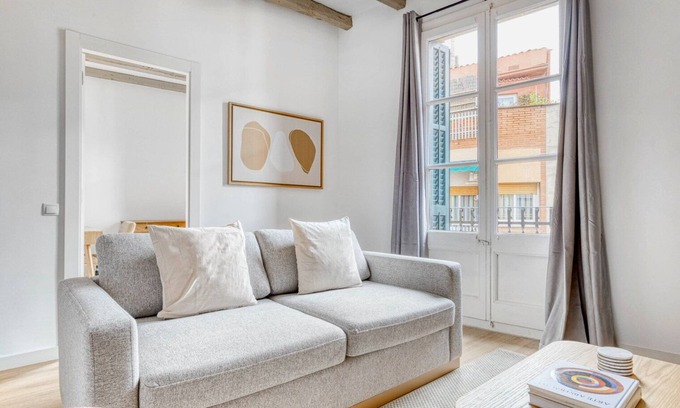 Sarria Apartment | Renovated 3BR Sarrià Apartment with Balcony & Pet Friendly