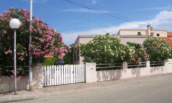 Le Barcares House | Renovated Single House Steps from Beach & Shops, Rated 9.8