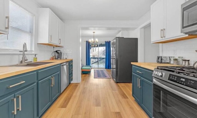 Turner Park House | Renovated Mansion Near TU & Gathering Place - Perfect for Families!