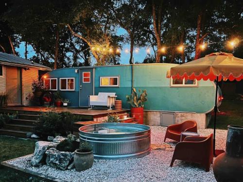 Austin Apartment | Renovated Spartan BB: Modern Comfort with Pool Access