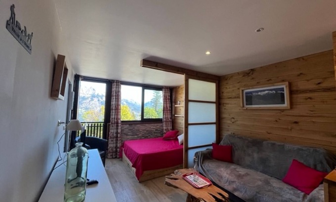 Pra Loup Apartment | Cozy Studio Pra-Loup: Ideal for 4, Family-Friendly Stay