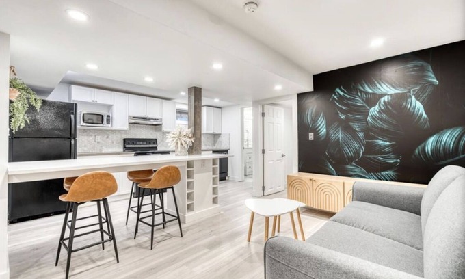 Bankview Apartment | Stylish Suite near 17th - Rated 9.6, Pet Friendly & More!