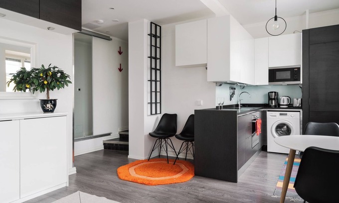 Ullanlinna Apartment | Renovated Top Floor Studio in Kallio
