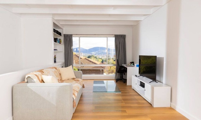 Sandy Bay Apartment | Renovated two-level Sandy Bay apartment