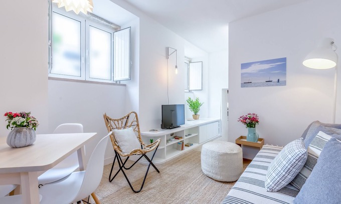 Socorro Apartment | Renovated Baixa Apartment with Kitchen & Breakfast Included