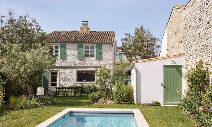 Ars-en-Re House | Renovated village houses designed like a hotel
