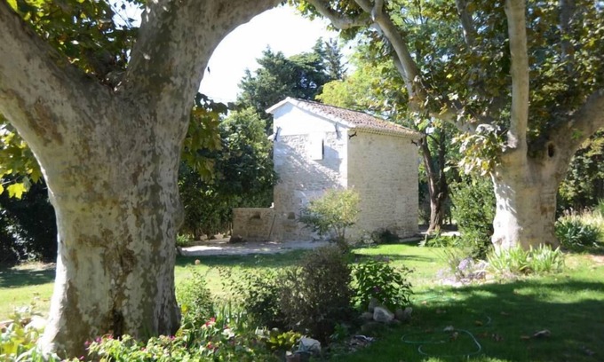 Avignon House | Delightful Renovated XVIII Century Dovecote with Pool