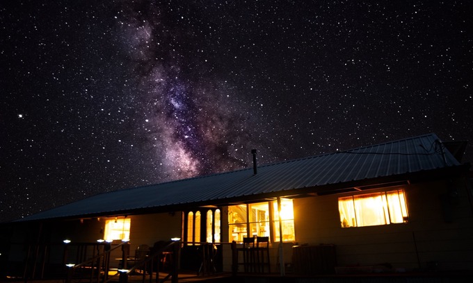 Castell House | Private Ranch Retreat with Pool & Spa for 15 Guests