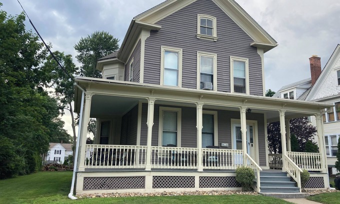 Middletown Condo | Enjoy a Room in This Classic Victorian Escape