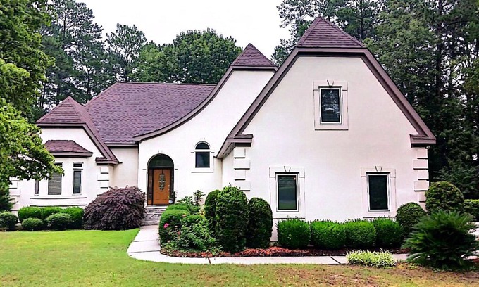 Woodside Plantation House | Gated Community Retreat with Golf Course Views & Hot Tub
