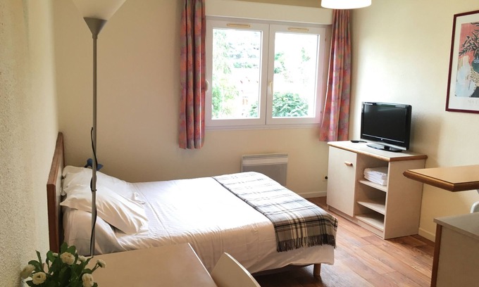Royat Apartment | Inviting Furnished Studios Near the Auvergne Volcanoes
