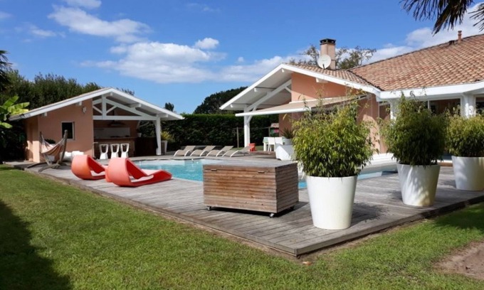 Angresse House | Relaxing Retreat with Heated Pool Steps from the Beach