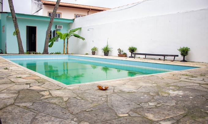 Niteroi House | Discover Comfort with Rooms in Piratininga and Pool Access