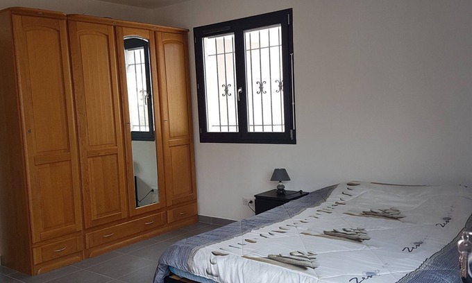 La Crau Apartment | Top-Rated Air-Conditioned Studio with Oceanfront Pool