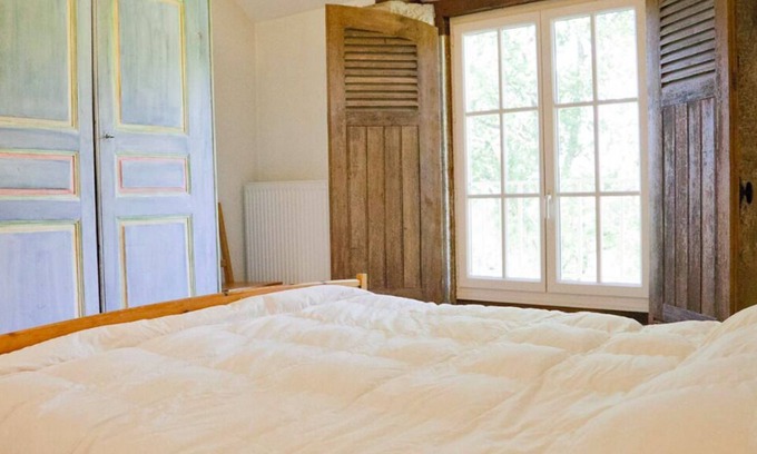 Joyeux Apartment | Designer Gîte La Botte with Park View & Ensuite Bath