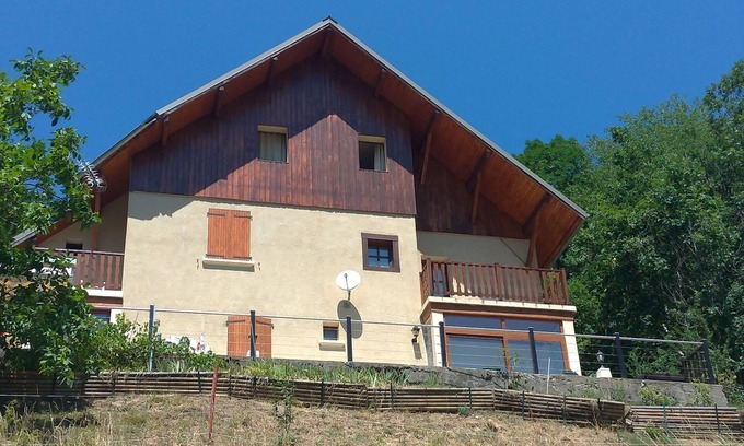Allemond Apartment | Ideal Retreat in Allemont: Spa, Lake Views & 9.8 Rating