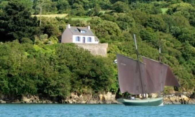 Le Ru House | Seaside Retreat in Paimpol: Guest Rated 9.4 with Ocean Views