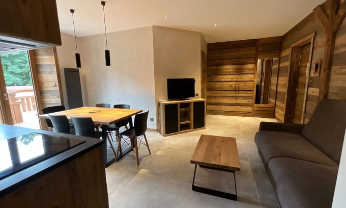 Rochesson House | Gîte n° 6: Enjoy a Private Bath & Lake View Retreat
