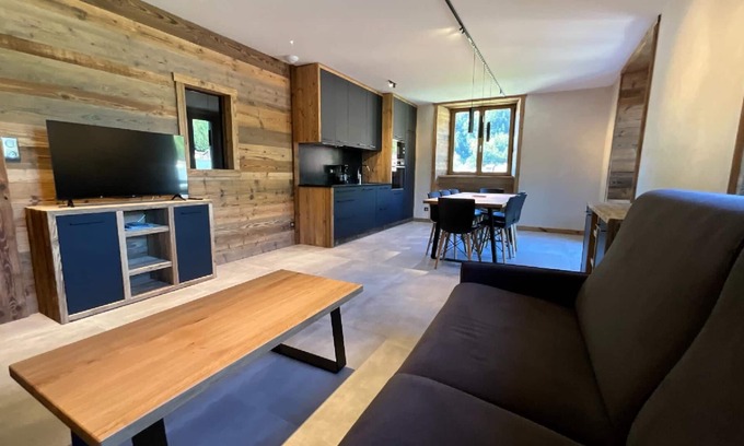 Rochesson House | Discover Gite Roche Des Ducs - Lake View Retreat Awaits