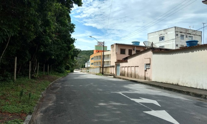 Praia do Morro Apartment | Oceanfront Kitchen-1 Apartment Near Morro Guarapari Beach