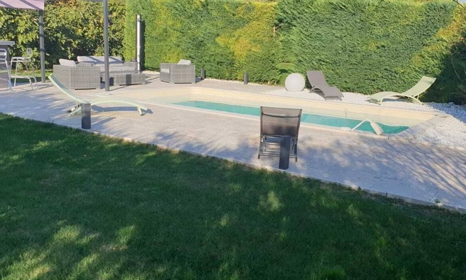 Sarrians House | Exquisite Provencal Villa with Pool and Garden Oasis