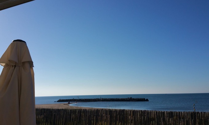 Valras-Plage House | Seafront Villa at Valras Plage: Ocean View & Family-Friendly