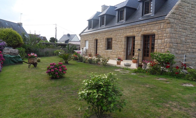 Larmor-Plage Apartment | Seaside Retreat with Pool & Spa | Guest Rated 10/10