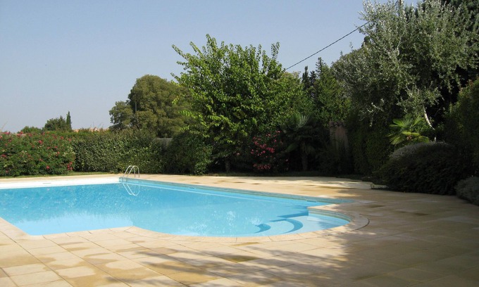 Mouries Apartment | Relaxing Retreat with Pool near Baux de Provence