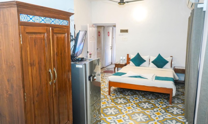Arpora Apartment | Cozy Renton Manor: Family-Friendly with Pool & Kitchen