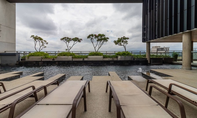 Republica Apartment | City View Studio with Pool & Spa, Steps from Subway