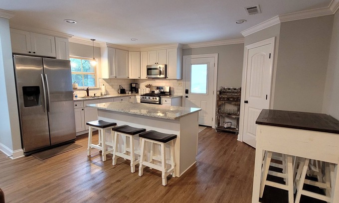 Maurepas House | Lovely Reposez-Vous on the Bayou with Kitchen Amenities