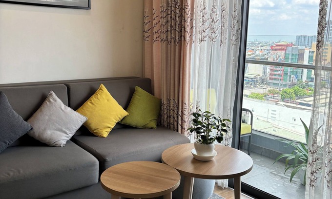Tan Binh Apartment | Comfortable Republic Plaza Apartment Suite with Breakfast