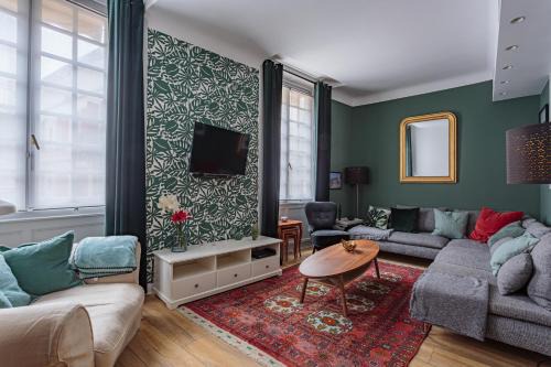 Saint-Jean-de-Luz Apartment | Prime République Stay in Historic Center Near the Beach