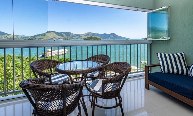 Caieira Apartment | Relaxing Oceanfront Retreat: Recharge Your Energy Here!
