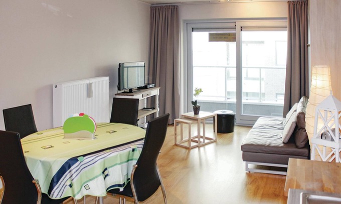 Ostend Apartment | Impeccable 1 Bedroom Retreat with Ocean Views in Oostende