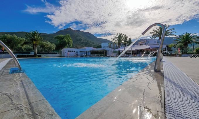 Roses Town Center Resort | Discover Rescator Resort 108: One Bedroom with Pool Access
