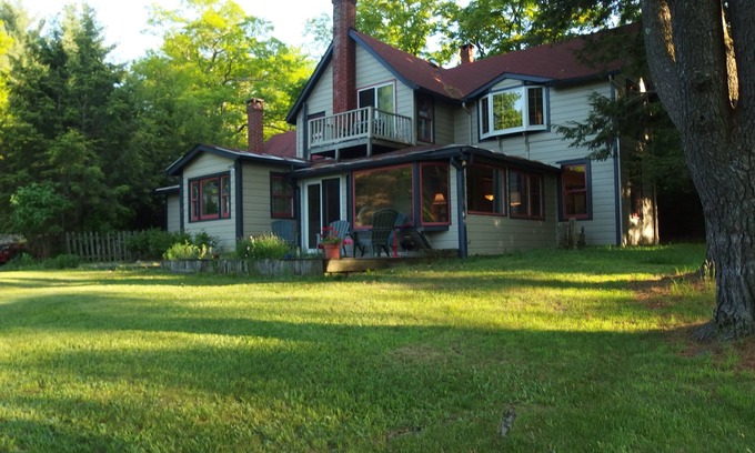 Cragsmoor House | Discover the Timeless Mountain Retreat for Creatives!