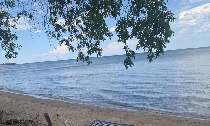 Menominee Cottage | Reserve for Spring and Summer 2023 to enjoy the SAND beach on Green Bay.