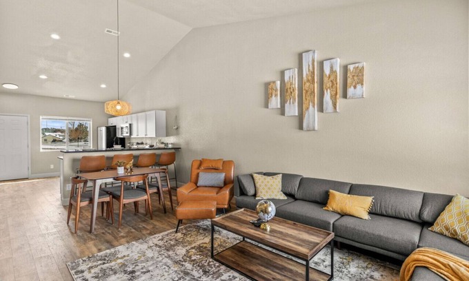 Pueblo West House | Family-Friendly Reservoir Retreat with Lake Views & Kitchen