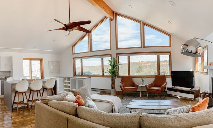 Fort Collins House | Tranquil Reservoir Retreat with Hot Tub & Scenic Views