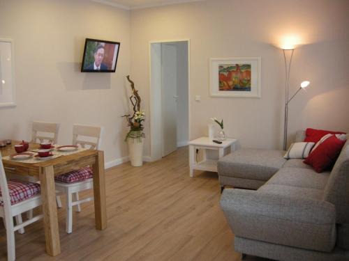 Ostseebad Prerow Apartment | Pet-Friendly Resi F3 with Ocean Views and Family Amenities