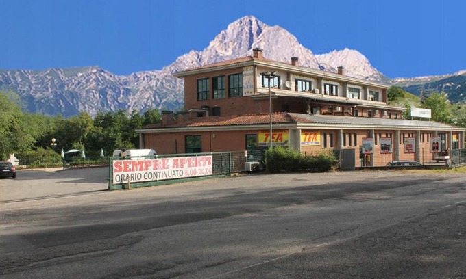 Isola del Gran Sasso dʼItalia Apartment | Discover Residence La Piscina: Oceanfront Bliss Awaits