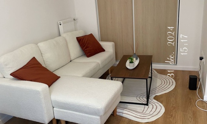 Romainville Apartment | Residance Moderne Et Sercuriser
