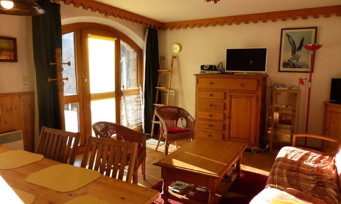 Les Contamines-Montjoie Apartment | Cozy Residence La Cordee: 3 Rooms with Spa & Breakfast