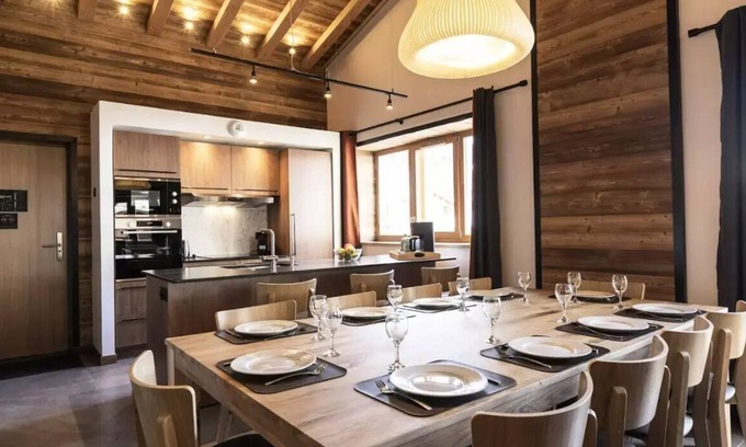 Lanslevillard Apartment | Stylish 6-Room Apartment at Residence Les Balcons de Val Cenis