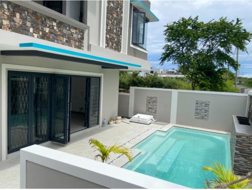 Flic-en-Flac House | Discover Residence 1129 - Block 1 with Pool & Hot Tub