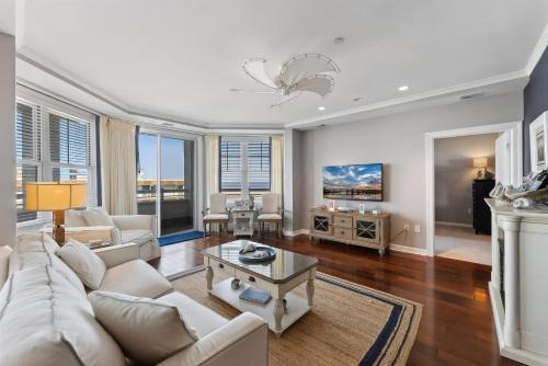 Diamond Beach Apartment | Explore Residence 409 At The Grand with Pool & Family Fun