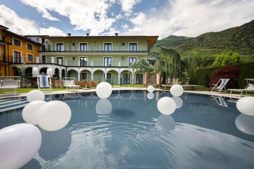 Arco Hotel | Tranquil Residence Al Frantoio with Oceanfront Pool and Spa